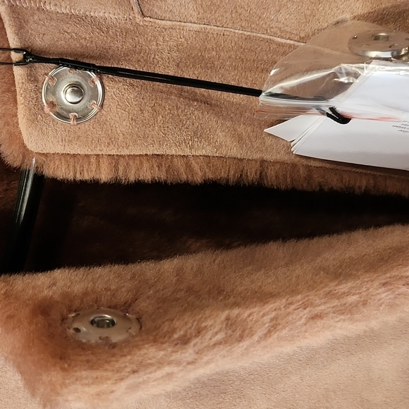 UGG Remy Reversible Shearling Coat. Retail Price$1'995  Color:sephia film. - Picture 9 of 15